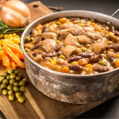 Adventure Menu Chicken with beans and vegetables