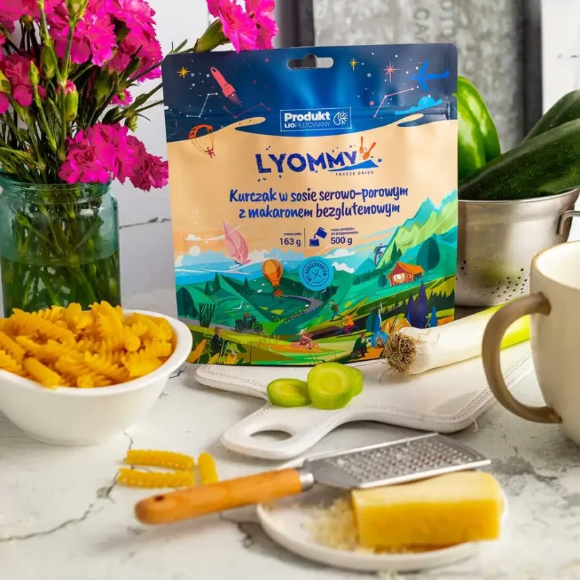 Lyommy Kurczak w sosie serowo-porowym z makaronem bezglutenowym