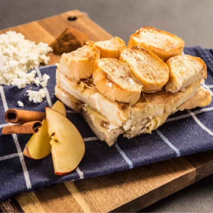 Adventure Menu Bread pudding with apples and cinnamon