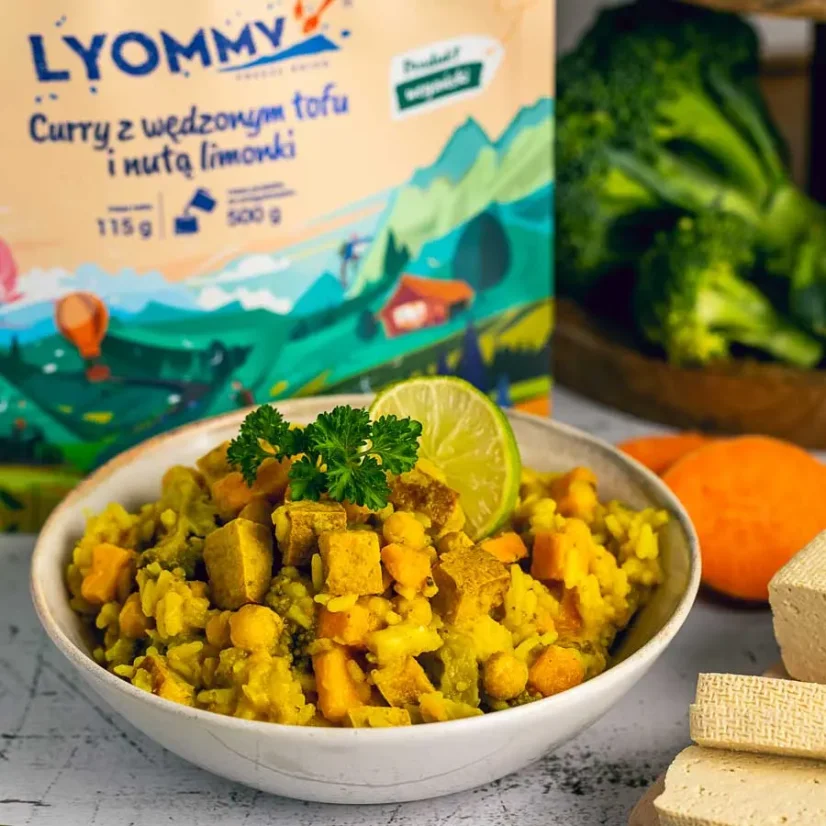 Lyommy Curry z wędzonym tofu i nutą limonki