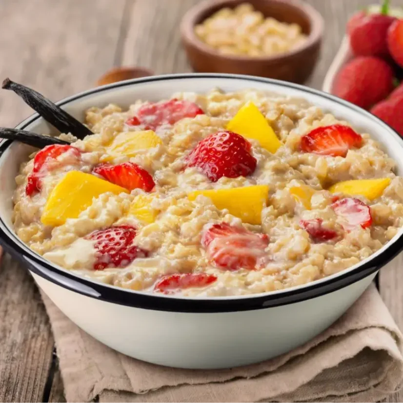 Adventure Menu Rice porridge with strawberries, mango and vanilla