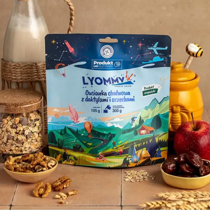 Lyommy Owsianka chałwowa z daktylami i orzechami