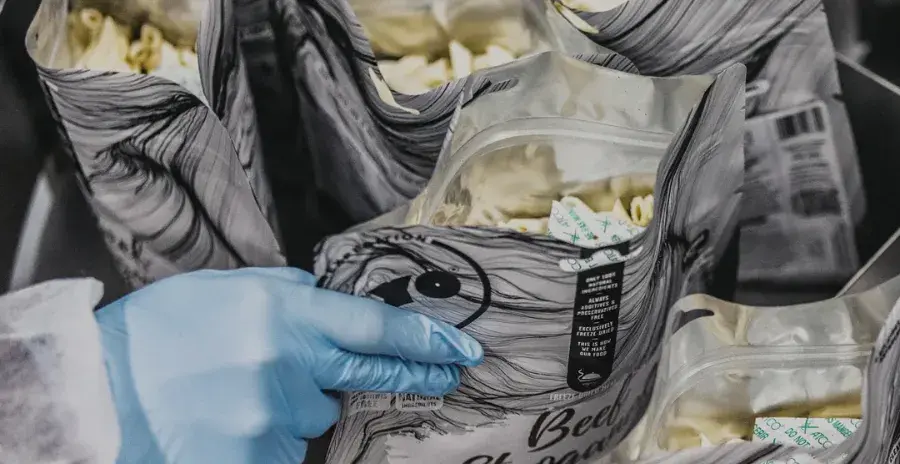 balení lyofilizovaných jídel lyofood do sáčků