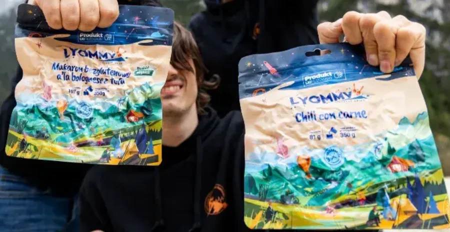 Ukázka vakuového balení mrazem sušeného jídla Lyommy